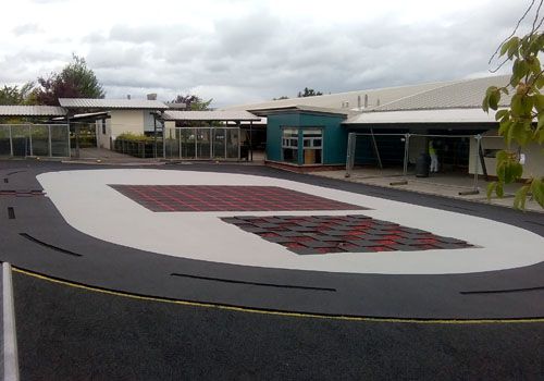 Coloured-wet-pour-begins-to-be-installed